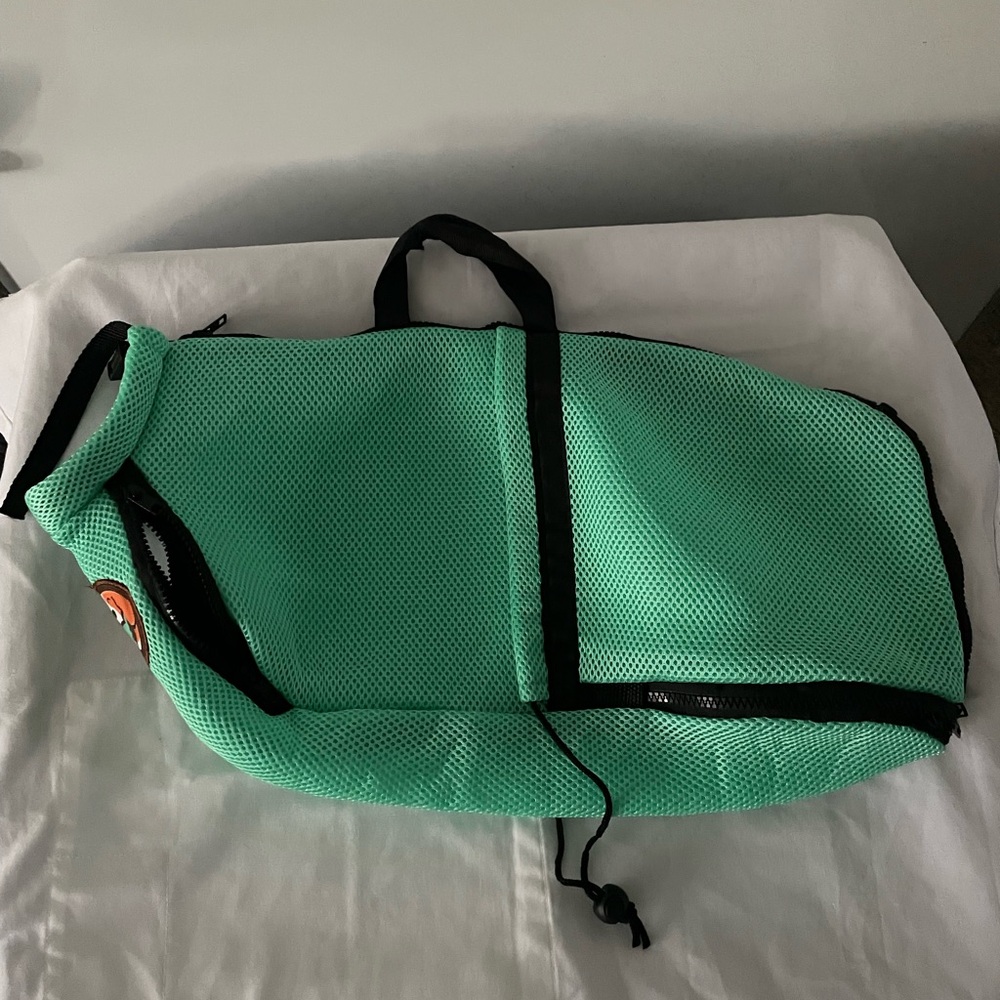 AWoof adjustable cat grooming bag